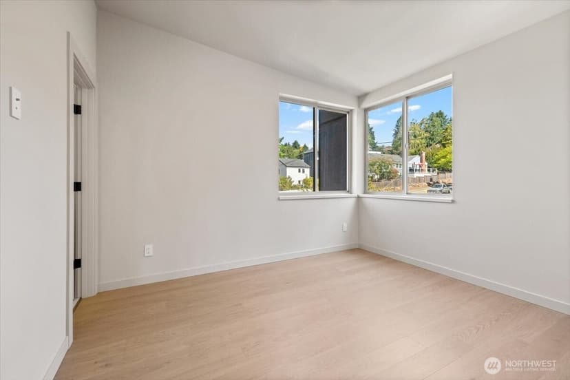 Property photo for 3454 33rd Avenue W, Seattle photo 21