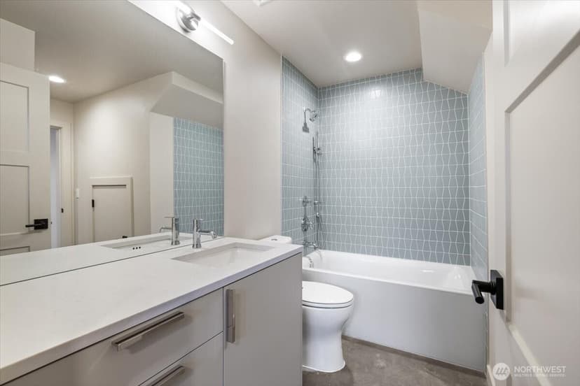 Property photo for 3454 33rd Avenue W, Seattle photo 32