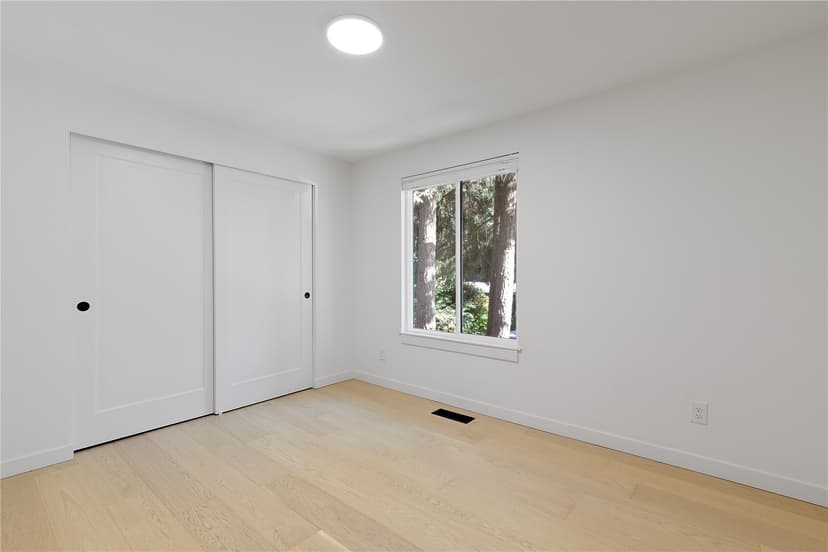 Property photo for 13163 93rd Avenue NE, Kirkland photo 18