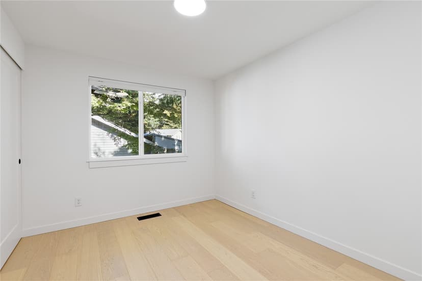 Property photo for 13163 93rd Avenue NE, Kirkland photo 17