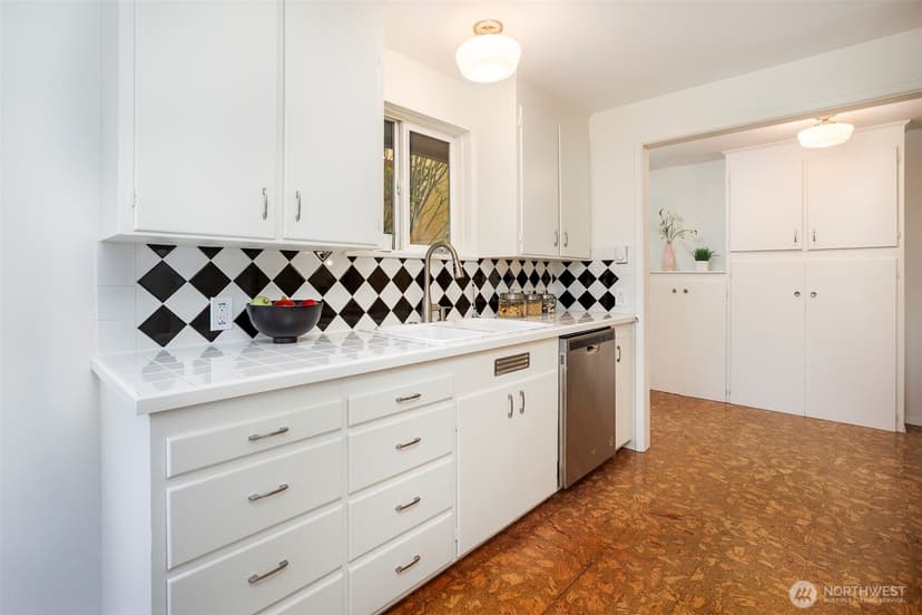 Property photo for 7529 31st Avenue SW, Seattle photo 9
