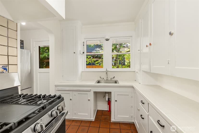 Property photo for 1703 NE 73rd Street, Seattle photo 13