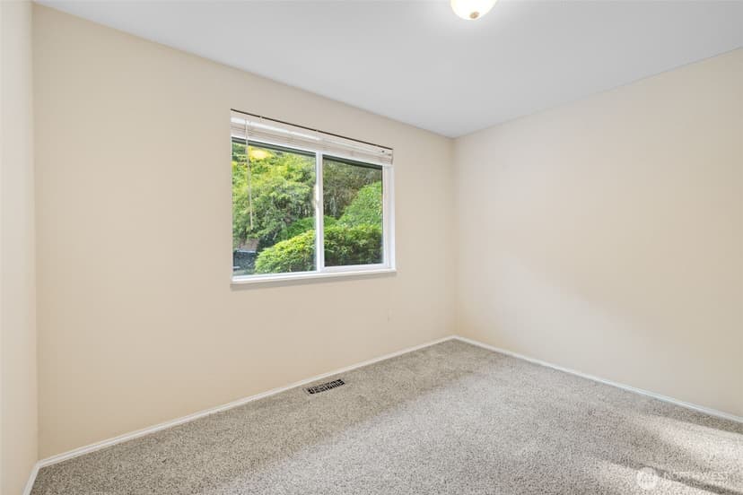 Property photo for 136 128th Avenue NE, Bellevue photo 15