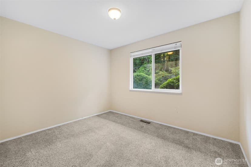 Property photo for 136 128th Avenue NE, Bellevue photo 14