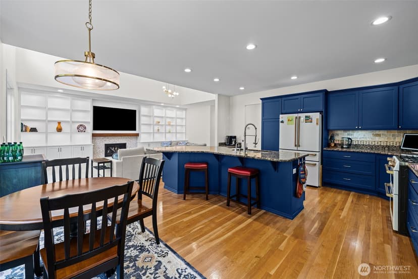 Property photo for 9818 S 220th Place, Kent photo 11