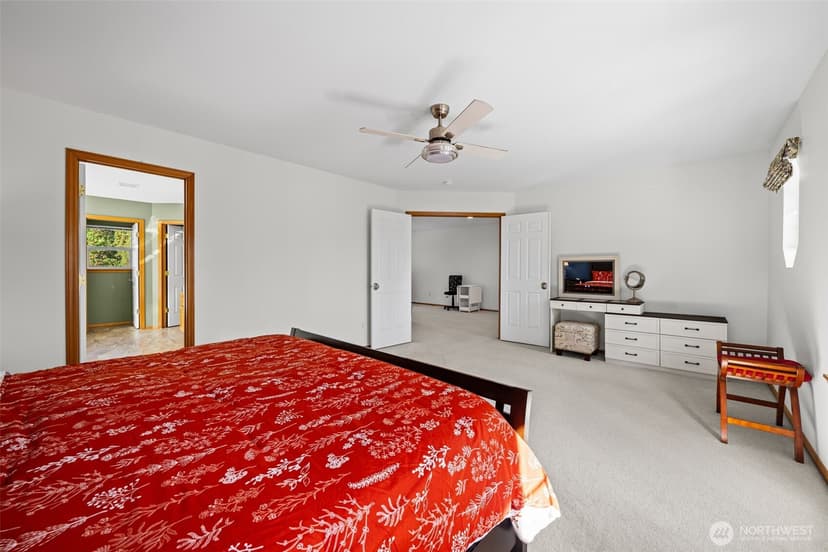Property photo for 9818 S 220th Place, Kent photo 24