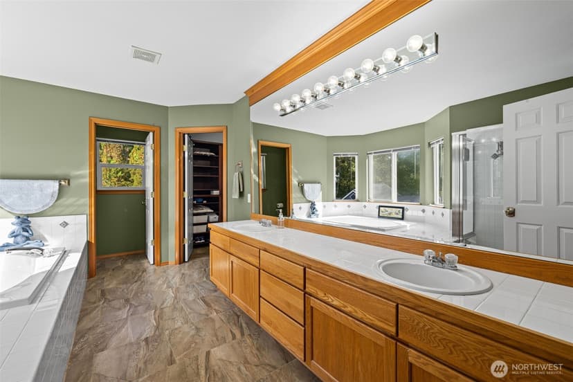 Property photo for 9818 S 220th Place, Kent photo 25