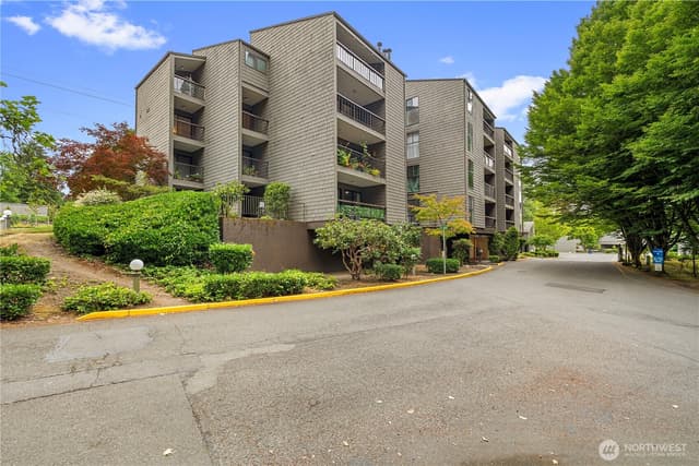 Property photo for 6479 137th Avenue NE #364, Redmond photo 2