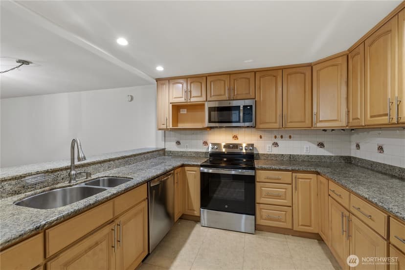 Property photo for 6479 137th Avenue NE #364, Redmond photo 7