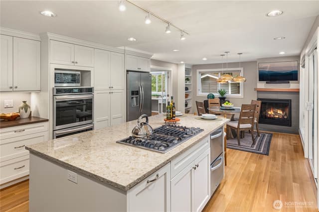 Property photo for 7803 89th Place SE, Mercer Island photo 5