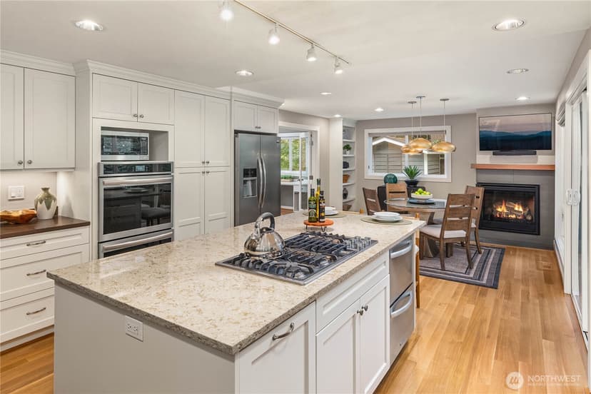 Property photo for 7803 89th Place SE, Mercer Island photo 5