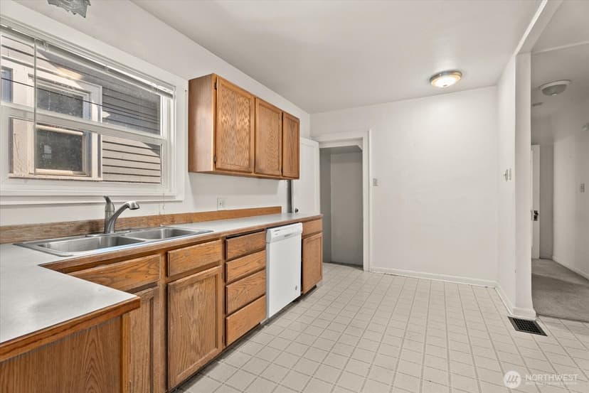 Property photo for 511 N 71st Street, Seattle photo 10