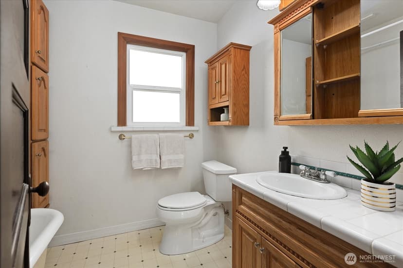Property photo for 4847 41st Avenue SW, Seattle photo 11