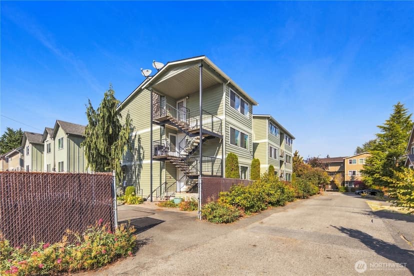 Property photo for 731 N 94th Street #3, Seattle photo 2
