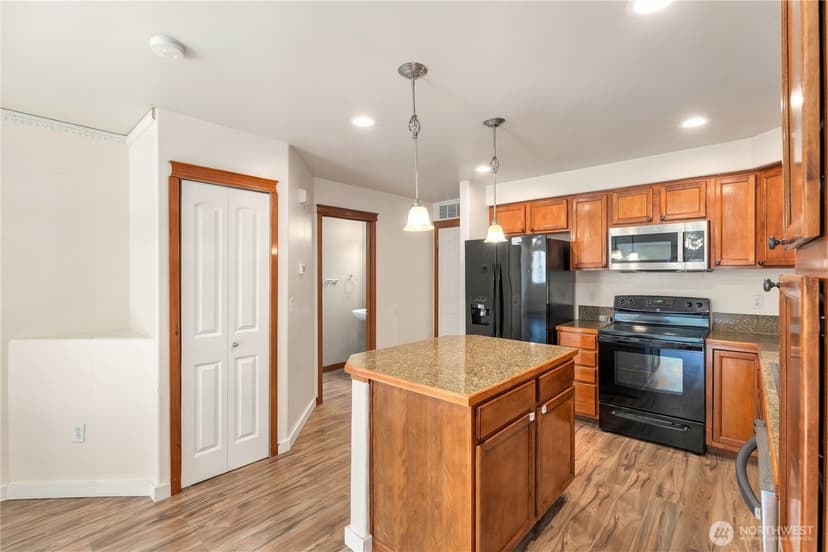 Property photo for 906 116th Place SE #3, Everett photo 11