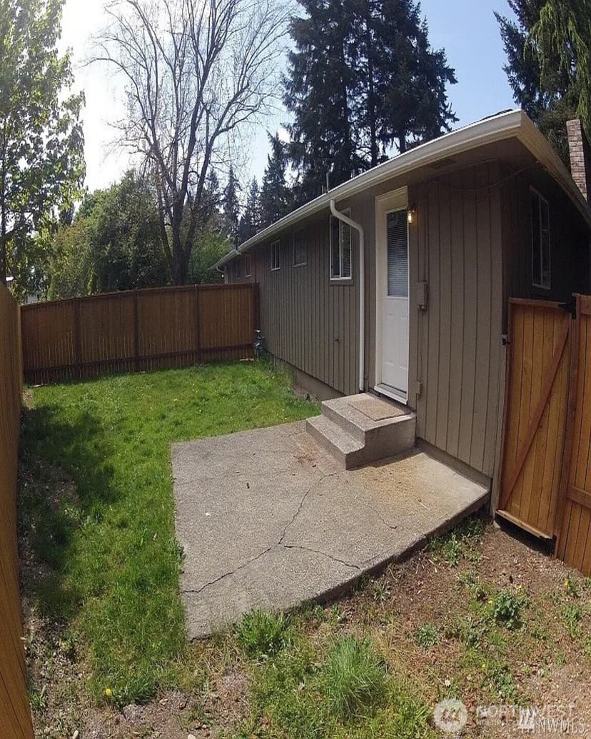 Property photo for 12403 -12405 Edgewood Avenue SW, Lakewood photo 3