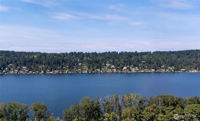 Property photo for 11030 SE 60th Lane, Bellevue photo 3