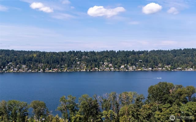 Property photo for 11030 SE 60th Lane, Bellevue photo 2