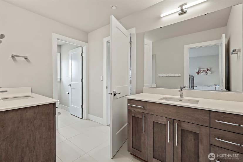 Property photo for 11030 SE 60th Lane, Bellevue photo 24