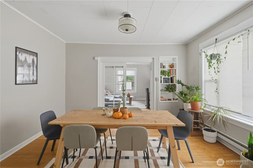 Property photo for 1012 Queen Anne Avenue N, Seattle photo 10