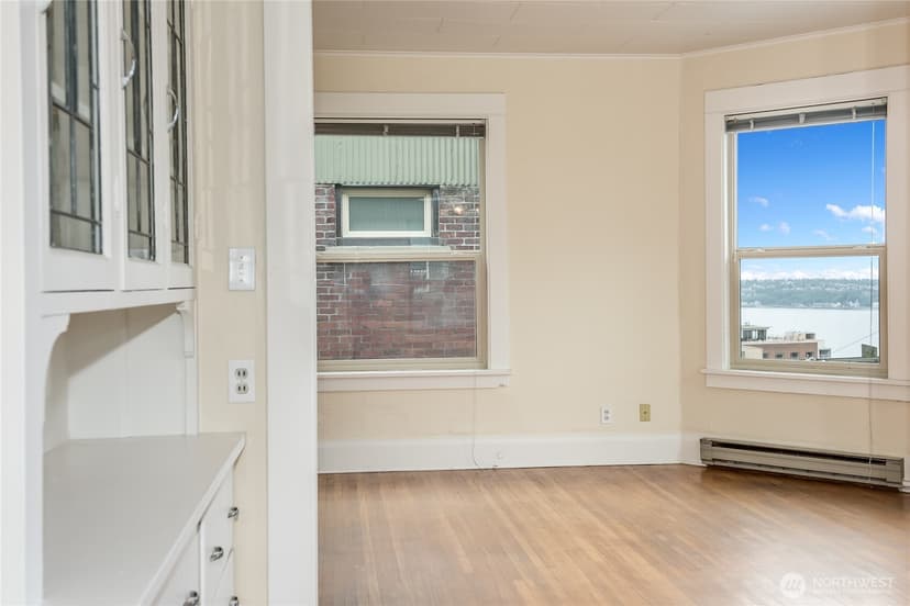 Property photo for 1012 Queen Anne Avenue N, Seattle photo 18