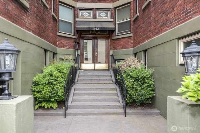 Property photo for 1012 Queen Anne Avenue N, Seattle photo 3