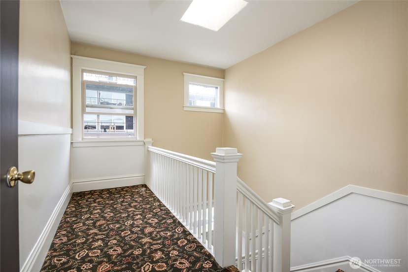 Property photo for 1012 Queen Anne Avenue N, Seattle photo 6