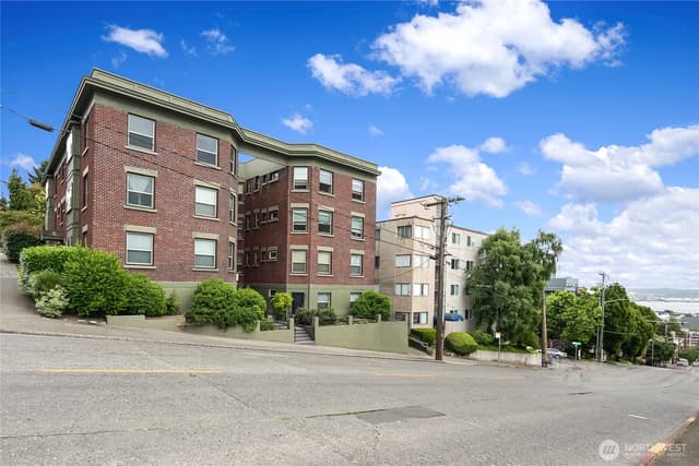 Property photo for 1012 Queen Anne Avenue N, Seattle photo 2