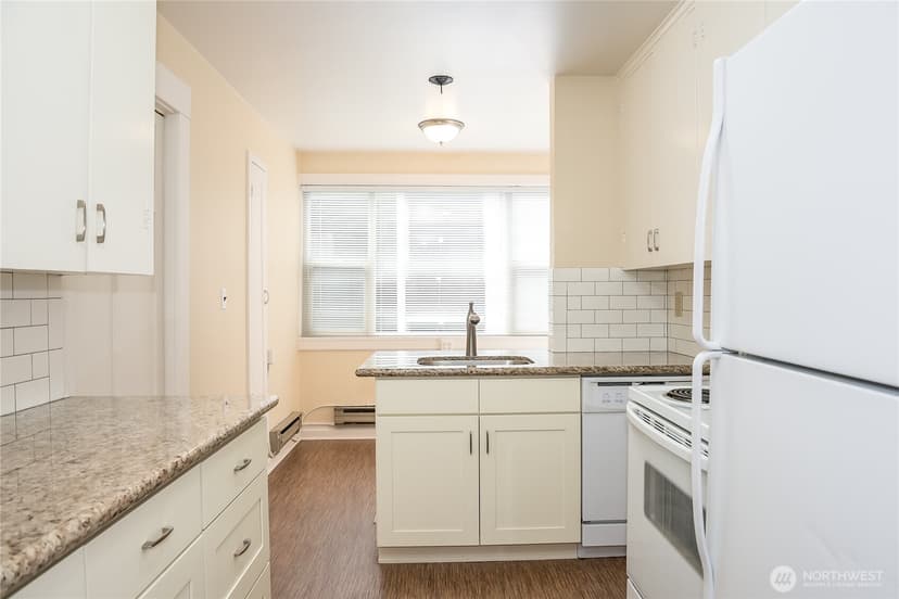 Property photo for 1012 Queen Anne Avenue N, Seattle photo 15