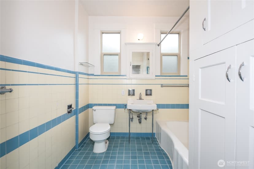 Property photo for 1012 Queen Anne Avenue N, Seattle photo 20