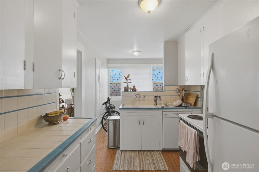 Property photo for 1012 Queen Anne Avenue N, Seattle photo 9