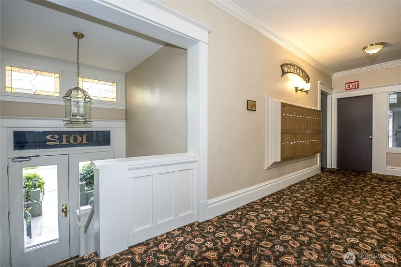 Property photo for 1012 Queen Anne Avenue N, Seattle photo 4