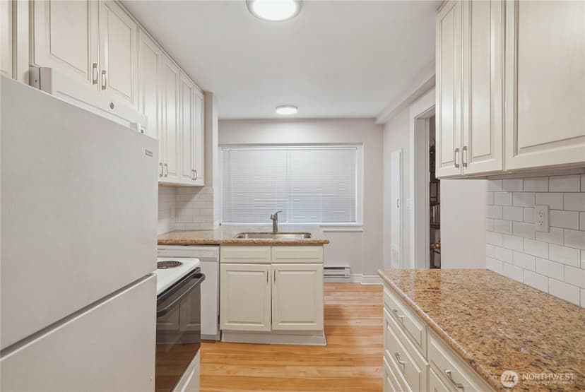 Property photo for 1012 Queen Anne Avenue N, Seattle photo 8
