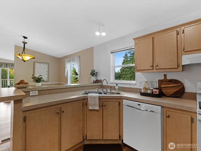 Property photo for 12608 NE Hollyhills Drive, Bothell photo 4