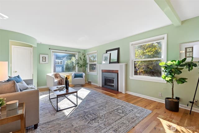 Property photo for 7711 Sunnyside Avenue N, Seattle photo 4