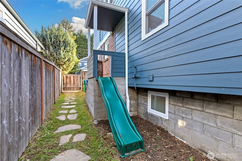 Property photo for 7711 Sunnyside Avenue N, Seattle photo 29