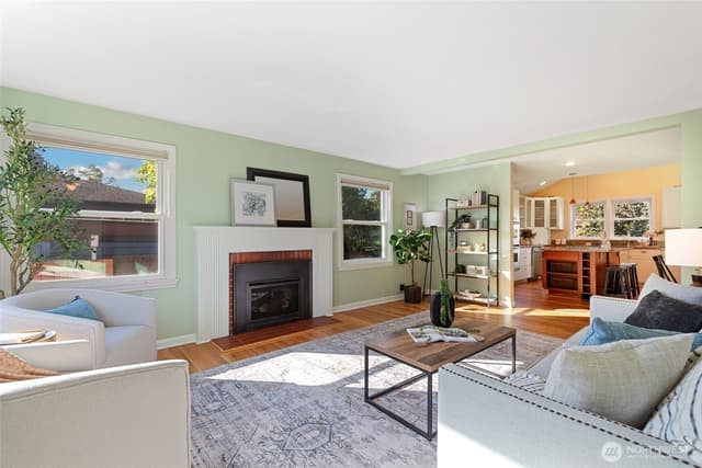 Property photo for 7711 Sunnyside Avenue N, Seattle photo 2