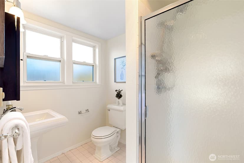 Property photo for 7711 Sunnyside Avenue N, Seattle photo 16