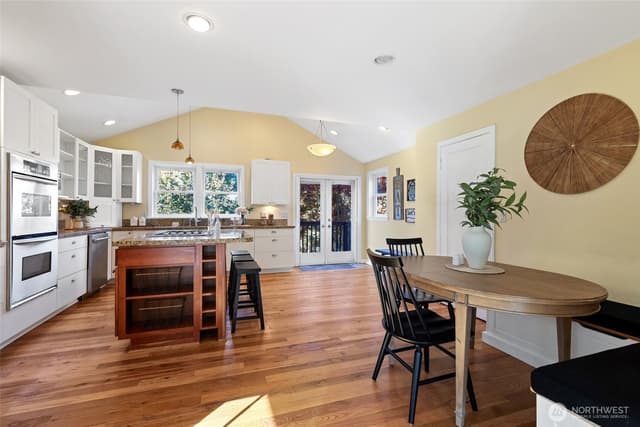 Property photo for 7711 Sunnyside Avenue N, Seattle photo 5