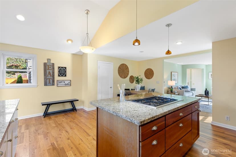 Property photo for 7711 Sunnyside Avenue N, Seattle photo 8