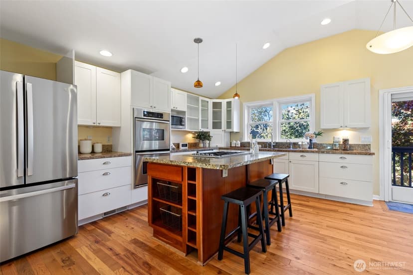 Property photo for 7711 Sunnyside Avenue N, Seattle photo 6