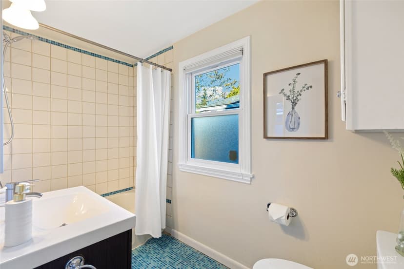 Property photo for 7711 Sunnyside Avenue N, Seattle photo 12