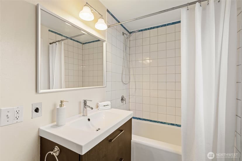 Property photo for 7711 Sunnyside Avenue N, Seattle photo 13