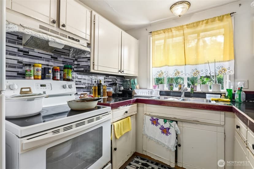 Property photo for 14333 32nd Avenue NE, Seattle photo 27