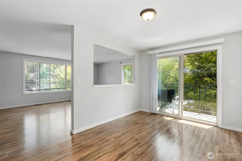 Property photo for 14333 32nd Avenue NE, Seattle photo 9