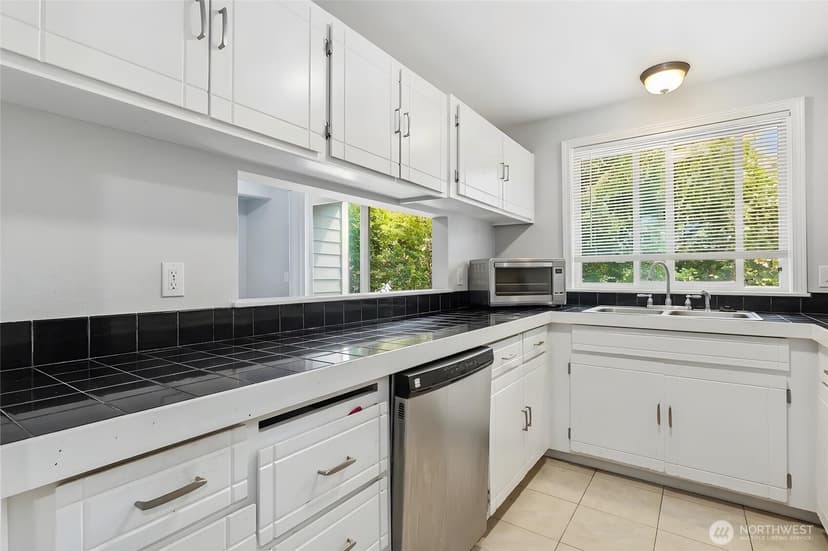 Property photo for 14333 32nd Avenue NE, Seattle photo 15