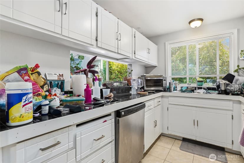 Property photo for 14333 32nd Avenue NE, Seattle photo 14