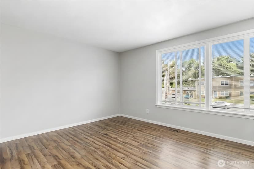 Property photo for 14333 32nd Avenue NE, Seattle photo 13