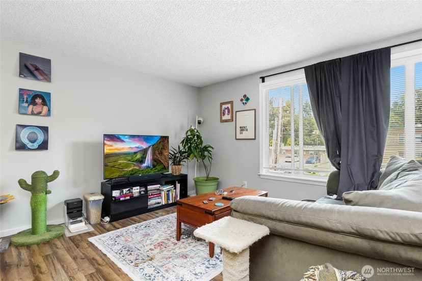 Property photo for 14333 32nd Avenue NE, Seattle photo 12