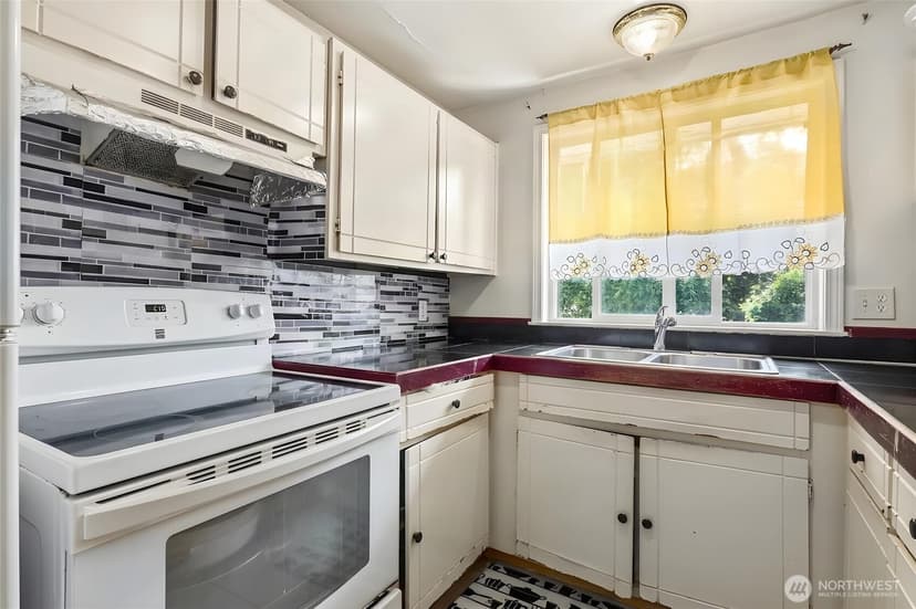 Property photo for 14333 32nd Avenue NE, Seattle photo 28